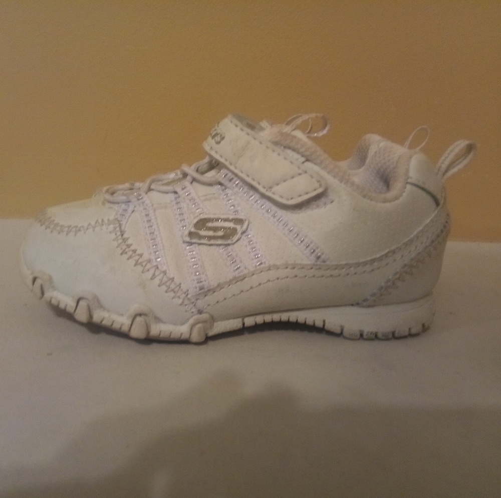 White sketchers
